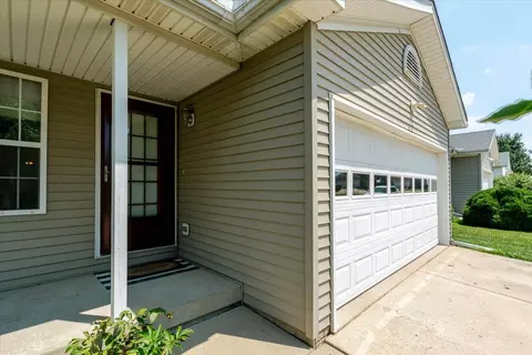 Exterior - 2 Harrison Ct, Bloomington, IL 61704 photo 3 of 5