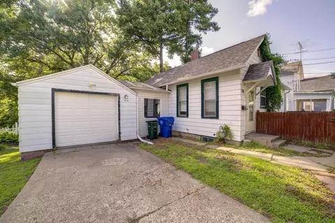 1810 Belle Ave, Davenport, IA 52803