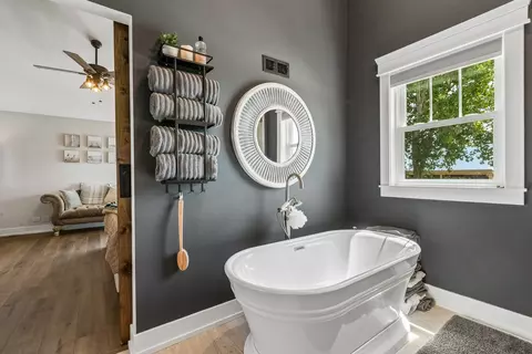 Bath - 25831 S 104th Ave, Monee, IL 60449 photo 3 of 7