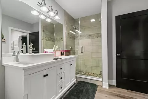 Bath - 25831 S 104th Ave, Monee, IL 60449 photo 6 of 7