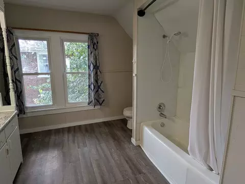 Bath - 1453 S Float Ave, Freeport, IL 61032 photo 1 of 3
