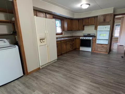 Kitchen - 1453 S Float Ave, Freeport, IL 61032 photo 1 of 2