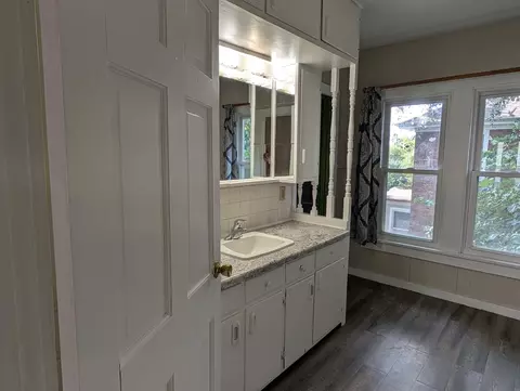 Bath - 1453 S Float Ave, Freeport, IL 61032 photo 2 of 3