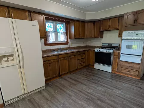 Kitchen - 1453 S Float Ave, Freeport, IL 61032 photo 2 of 2