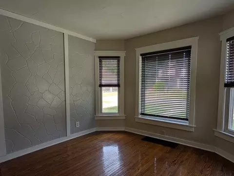 Living - 1453 S Float Ave, Freeport, IL 61032 photo 3 of 5
