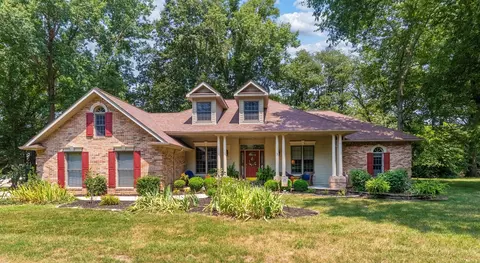 1110 Grand Oak Dr, Carbondale, IL 62901