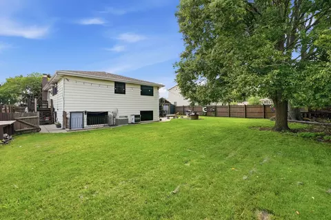 Exterior - 1255 Briarcliffe Blvd, Wheaton, IL 60189 photo 4 of 4