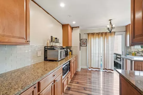 Kitchen - 1255 Briarcliffe Blvd, Wheaton, IL 60189 photo 1 of 5