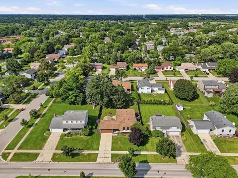 View/Area - 1255 Briarcliffe Blvd, Wheaton, IL 60189 photo 7 of 8