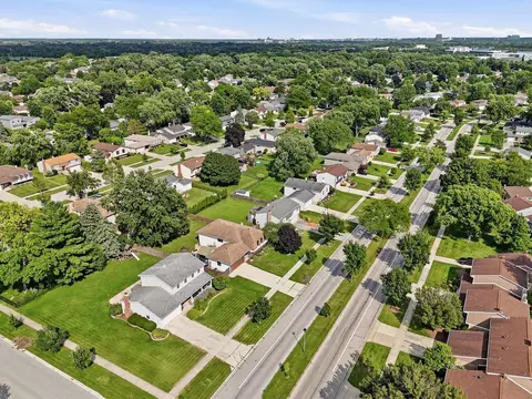View/Area - 1255 Briarcliffe Blvd, Wheaton, IL 60189 photo 6 of 8