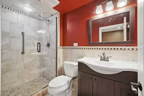 Bath - 1255 Briarcliffe Blvd, Wheaton, IL 60189 photo 4 of 4