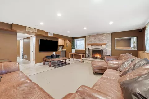 Living - 1255 Briarcliffe Blvd, Wheaton, IL 60189 photo 5 of 5