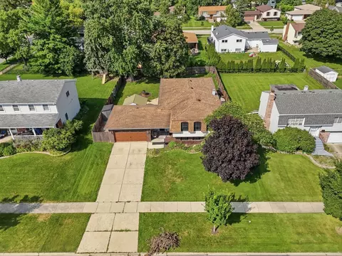 View/Area - 1255 Briarcliffe Blvd, Wheaton, IL 60189 photo 1 of 8