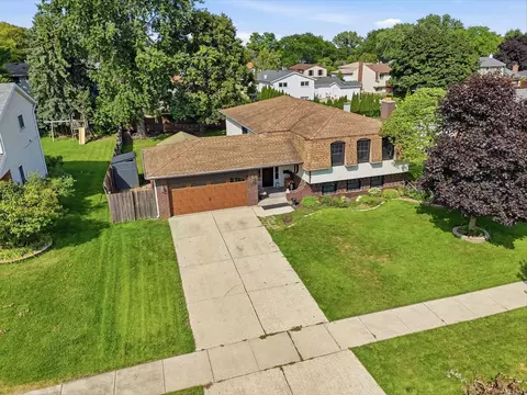 View/Area - 1255 Briarcliffe Blvd, Wheaton, IL 60189 photo 8 of 8