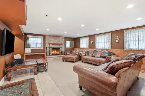 Living - 1255 Briarcliffe Blvd, Wheaton, IL 60189 photo 3 of 5