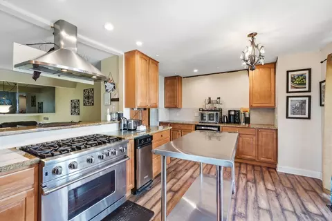 Kitchen - 1255 Briarcliffe Blvd, Wheaton, IL 60189 photo 3 of 5