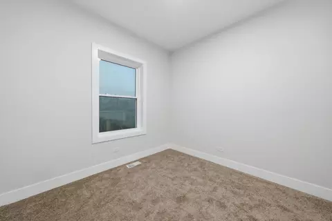 Bedroom - 5840 S Artesian Ave, Chicago, IL 60629 photo 4 of 11