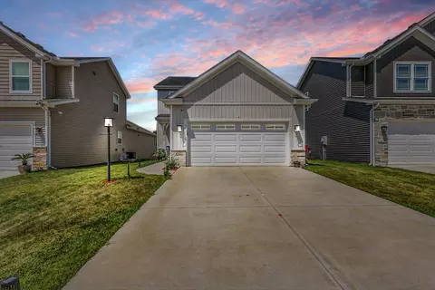 4512 Legends Dr, Champaign, IL 61822
