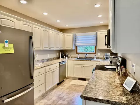 Kitchen - 2806 Becker Dr, Peru, IL 61354 photo 2 of 3
