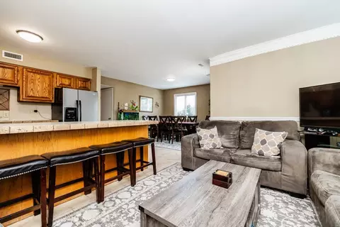Living - 2016 Raleigh Pl, Hoffman Estates, IL 60169 photo 3 of 4