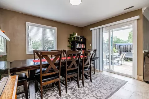 Dining - 2016 Raleigh Pl, Hoffman Estates, IL 60169 photo 2 of 2