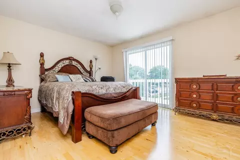 Bedroom - 2016 Raleigh Pl, Hoffman Estates, IL 60169 photo 1 of 3