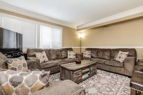 Living - 2016 Raleigh Pl, Hoffman Estates, IL 60169 photo 4 of 4