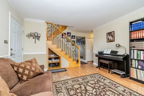 Living - 2016 Raleigh Pl, Hoffman Estates, IL 60169 photo 2 of 4