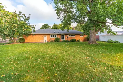 Exterior - 203 Radliff Rd, Bloomington, IL 61701 photo 4 of 9