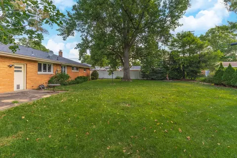 Exterior - 203 Radliff Rd, Bloomington, IL 61701 photo 3 of 9