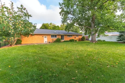 Exterior - 203 Radliff Rd, Bloomington, IL 61701 photo 6 of 9