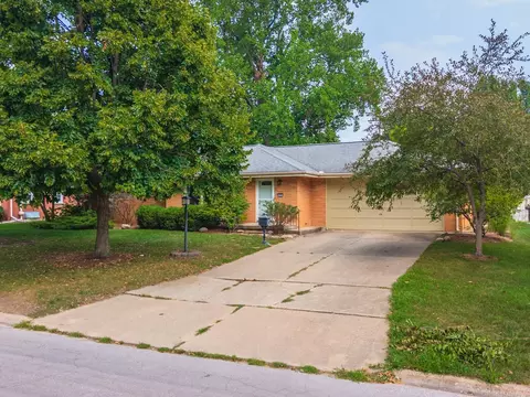 Exterior - 203 Radliff Rd, Bloomington, IL 61701 photo 8 of 9