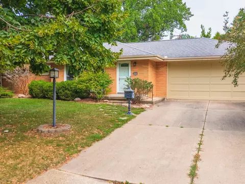 Exterior - 203 Radliff Rd, Bloomington, IL 61701 photo 2 of 9