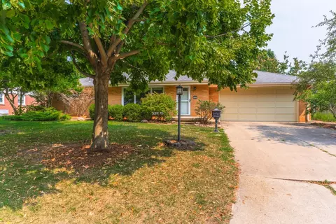 Exterior - 203 Radliff Rd, Bloomington, IL 61701 photo 7 of 9