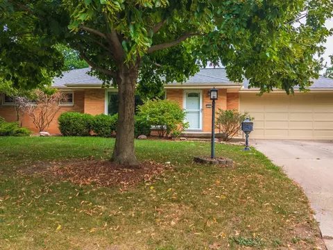 Exterior - 203 Radliff Rd, Bloomington, IL 61701 photo 9 of 9