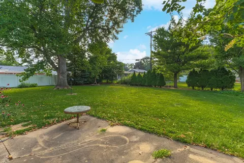 Exterior - 203 Radliff Rd, Bloomington, IL 61701 photo 5 of 9