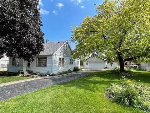6321 W 99th St, Oak Lawn, IL 60453