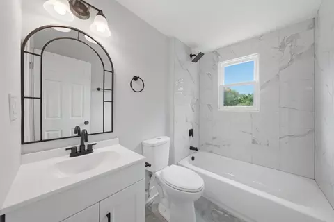 Bath - 15480 Millard Ave, Markham, IL 60428 photo 1 of 2