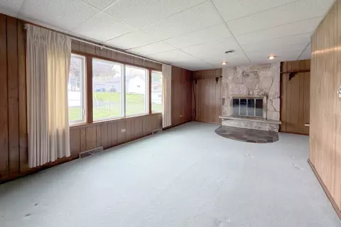 Living - 3000 Starling Ln, Rolling Meadows, IL 60008 photo 3 of 5