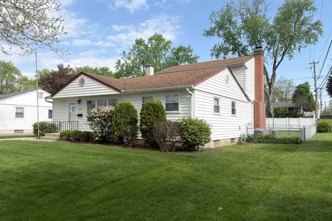 Exterior - 3000 Starling Ln, Rolling Meadows, IL 60008 photo 2 of 5