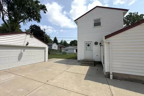 Exterior - 3000 Starling Ln, Rolling Meadows, IL 60008 photo 4 of 5