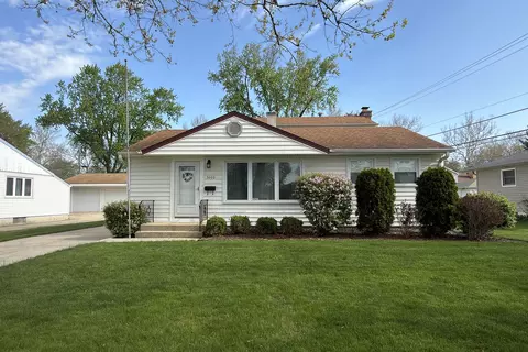 Exterior - 3000 Starling Ln, Rolling Meadows, IL 60008 photo 3 of 5