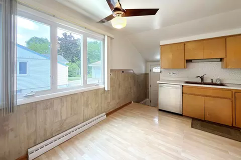 Kitchen - 3000 Starling Ln, Rolling Meadows, IL 60008 photo 3 of 3
