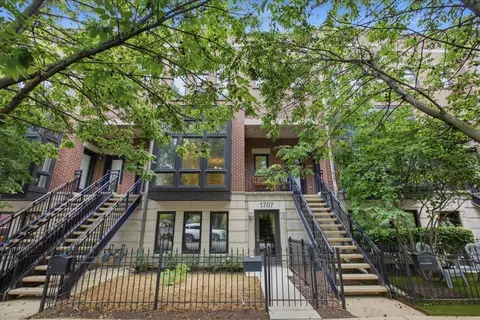 1707 W George St #60, Chicago, IL 60657