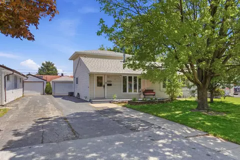 8753 S Kostner Ave, Hometown, IL 60456