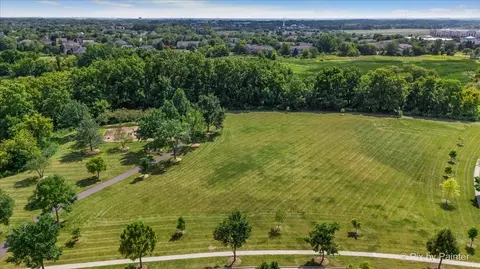 View/Area - 2317 Barrett Dr, Algonquin, IL 60102 photo 8 of 10