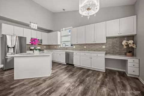 Kitchen - 2317 Barrett Dr, Algonquin, IL 60102 photo 4 of 6