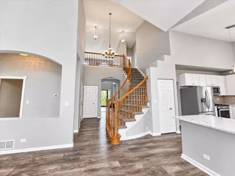 Entry Way - 2317 Barrett Dr, Algonquin, IL 60102 photo 3 of 5