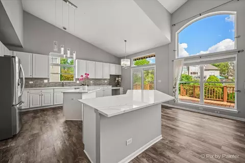 Kitchen - 2317 Barrett Dr, Algonquin, IL 60102 photo 1 of 6