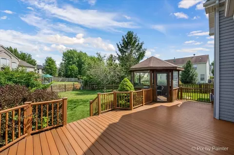 Exterior - 2317 Barrett Dr, Algonquin, IL 60102 photo 3 of 11